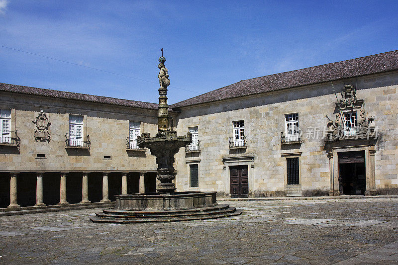 Largo do Paço, public town square in old town Braga, Portugal. Ornamental fountain.